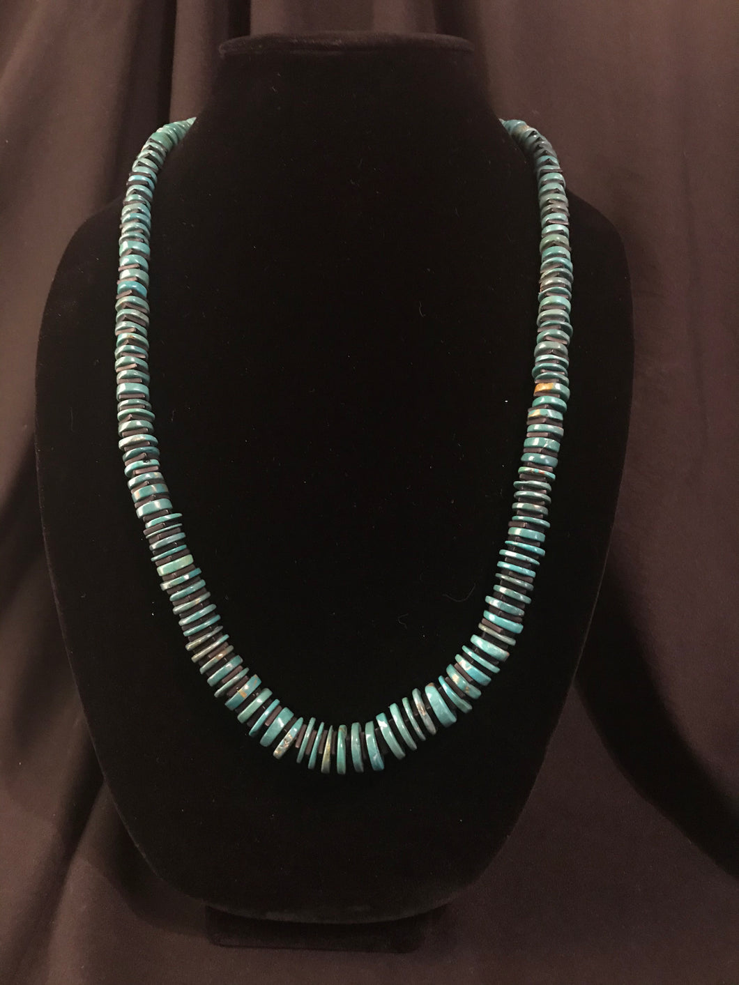 Single strand necklace with rolled disc beads