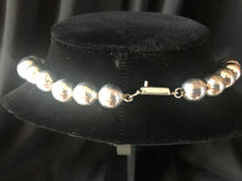 Load image into Gallery viewer, Vintage large to medium size Alpaca bead 21&quot; necklace.
