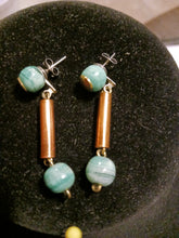 Load image into Gallery viewer, Dyed green onyx feathered headdress figure necklace with earrings
