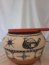 Load image into Gallery viewer, Santa Domingo Terra cotta Pot by Delmar + Trinie Peña Tenorio
