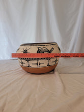 Load image into Gallery viewer, Santa Domingo Terra cotta Pot by Delmar + Trinie Peña Tenorio
