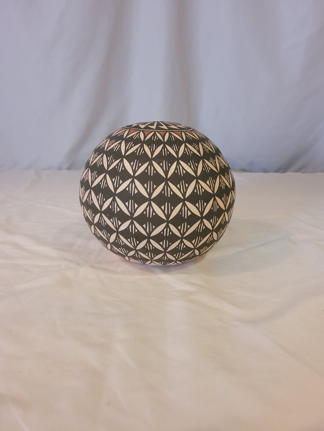 Acoma Pueblo Seed jar by Marcella Augustine